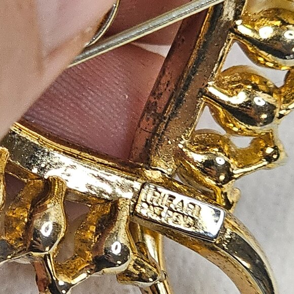 Trifari Gold Tone Heart Shape Brooch Rhinestone Faux Pearl Vintage Pin Marked - Picture 3 of 8